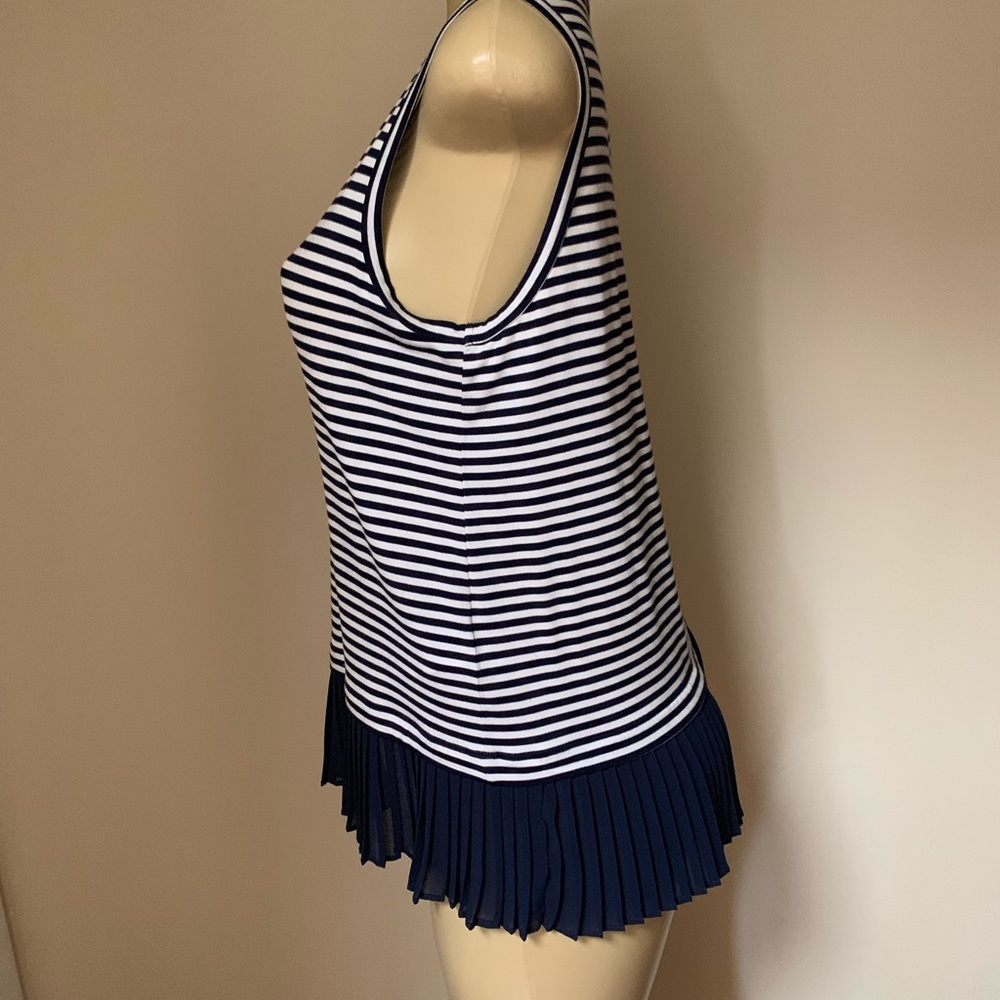 Tops - Picture 2 of 5